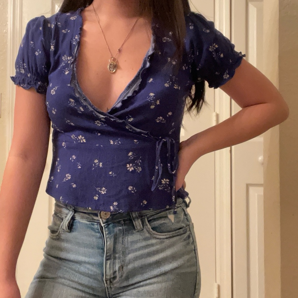 American Eagle Blue Floral Wrap Short Sleeve Top / Size XS